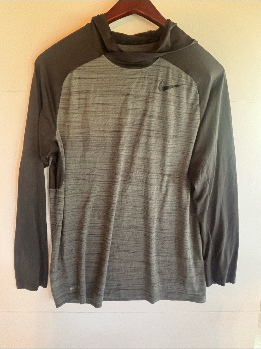 Nike Men's Long-Sleeve Grey Hooded Performance Shirt